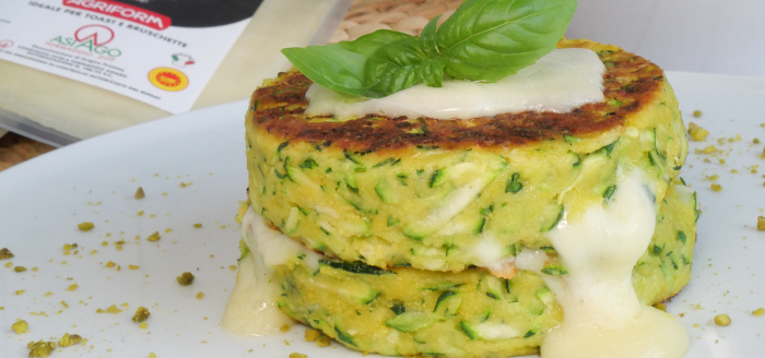 Burger di zucchine con Asiago fresco DOP a fette