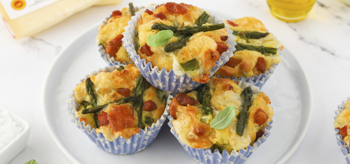 Muffin salati con asparagi, speck e Asiago DOP stagionato